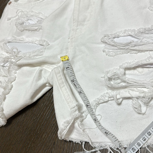 Free People We The Free Optic White Distressed 4” Shorts,‎ Women’s Size 24 - Picture 13 of 14